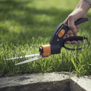 FISKARS® Rasenkantenschere Servo-System™ GS42 10