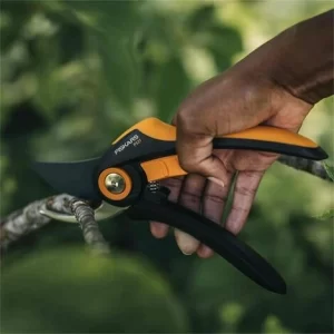 Fiskars Bypass Gartenschere Plus™ P521 Zweige Astschere Länge 20,1 Cm 10
